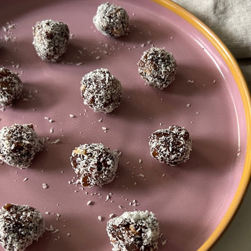 Bliss balls: the perfect snack for glowing skin & lasting energy